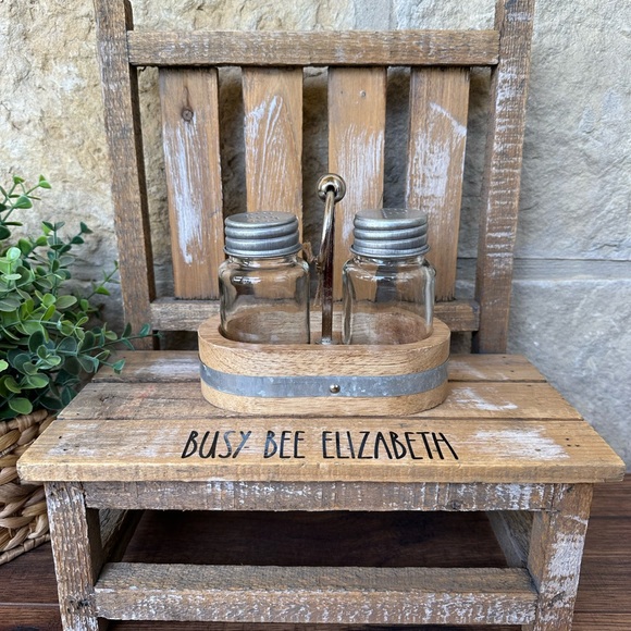 🆕 Farmhouse SALT & PEPPER Shakers! - Picture 1 of 13
